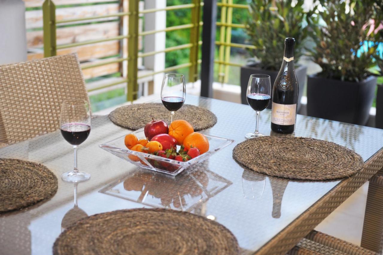 Onar Luxury Apartment Néa Péramos Dış mekan fotoğraf